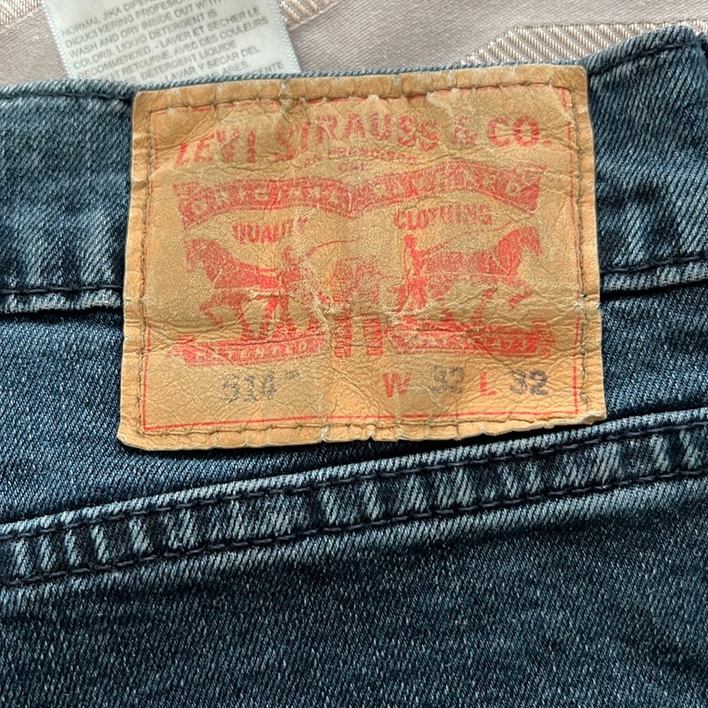 Mens. Levi Jeans.